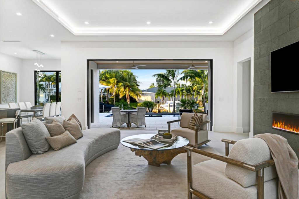 Coconut Palm Estate-Brand New Custom Build — image 11